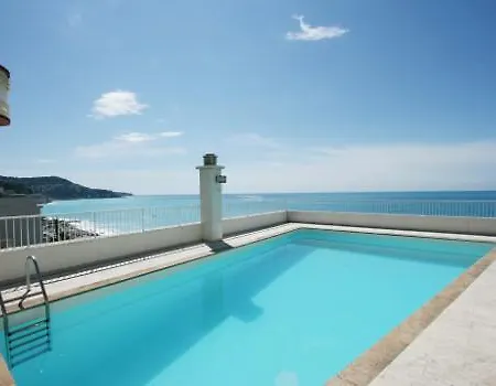 Apart-a-nice : A Breathtaking View On The Sea