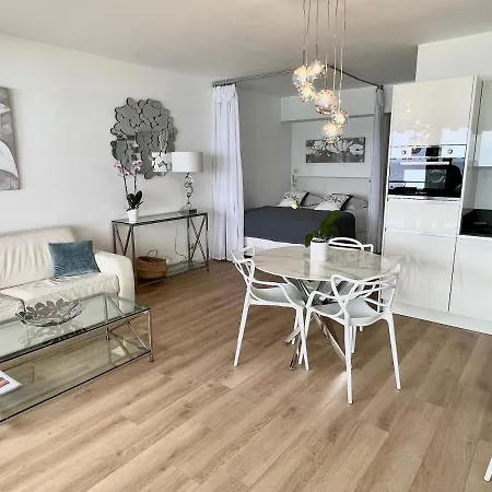 Apartman Apart-a-nice : A Breathtaking View On The Sea