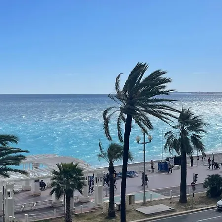 尼斯海上美景公寓 *